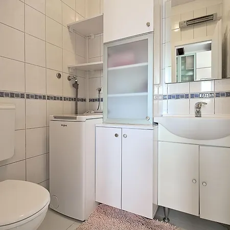 아파트 Cozy Penthouse Near Palace 스플리트