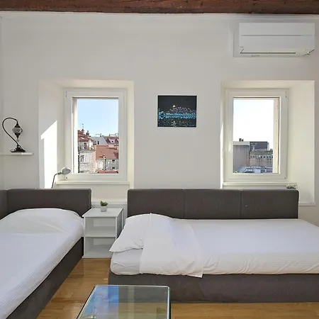 Cozy Penthouse Near Palace Apartment *