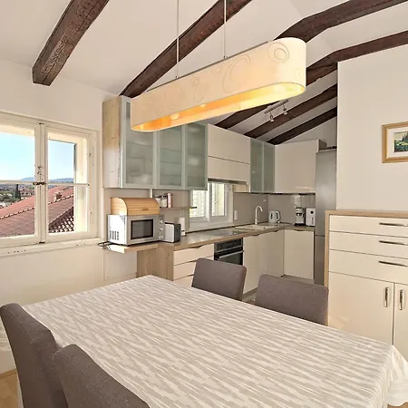 Cozy Penthouse Near Palace Apartment