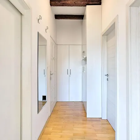 Apartment Cozy Penthouse Near Palace *