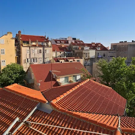 Cozy Penthouse Near Palace Apartment *