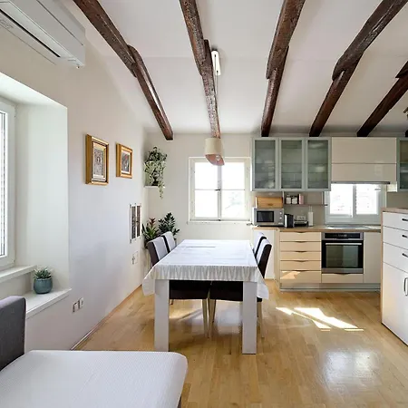 Cozy Penthouse Near Palace Apartment Split