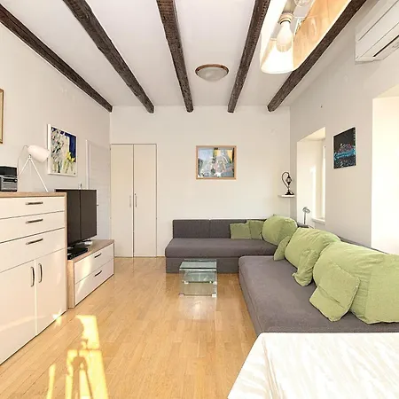 Apartamento Cozy Penthouse Near Palace *