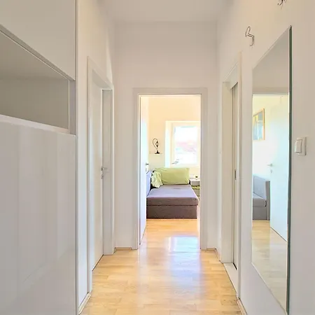Cozy Penthouse Near Palace Apartamento